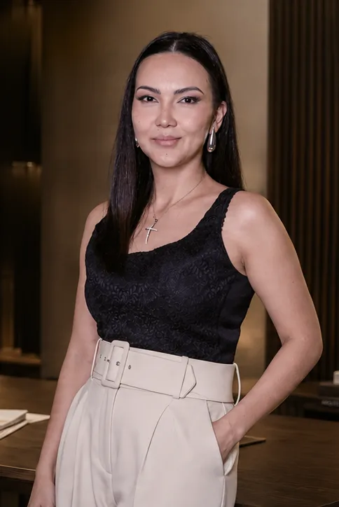 Estefânia, Curadora de Espaços